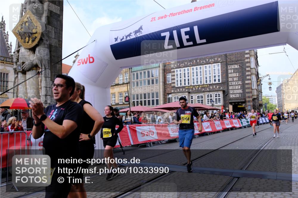 13.09.2026 - 21. swb-Marathon Bremen Tim E. http://msf.ph/oto/10333990 13.09.2026 11:05:56 Ziel 10168, 10186, 10238, 10259, 10260, 10432, 10457, 10864, 11024, 11314, 11387, 11520, 11521, 11571, 11572, 11724, 11791, 11892, 11947, 12055, 12156, 12273, 12330, 12362, 12501, 12773 meine-sportfotos.de