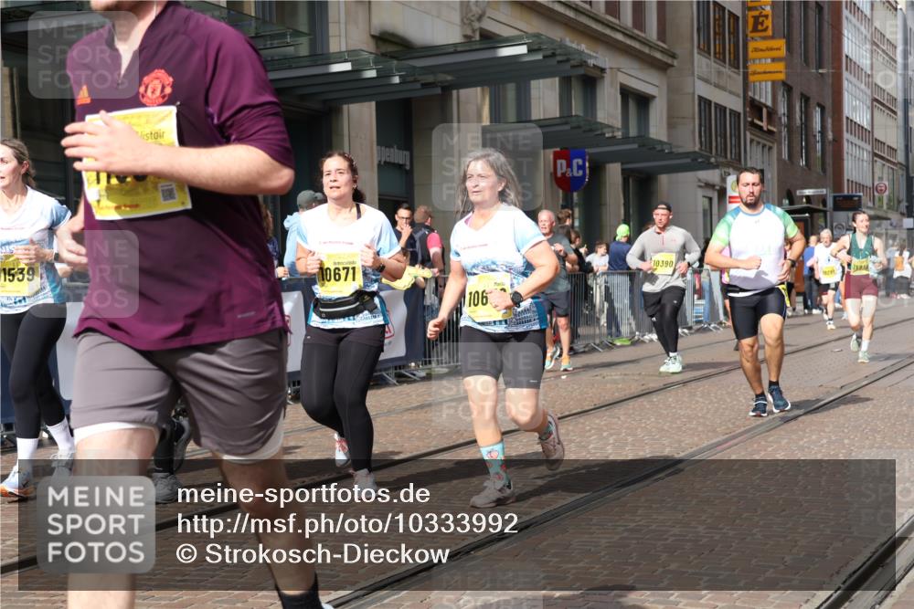 13.09.2026 - 21. swb-Marathon Bremen Strokosch-Dieckow http://msf.ph/oto/10333992 13.09.2026 11:03:57 Ziel 10182, 10245, 10291, 10390, 10516, 10526, 10613, 10671, 10672, 10726, 10912, 10913, 11214, 11215, 11221, 11248, 11318, 11336, 11410, 11539, 11720, 11726, 11740, 11909, 12001, 12009, 12103, 12113, 12276, 12929, 10090, 10091, 10152, 10327, 10357, 10403, 10429, 10569, 10607, 10659, 10720, 10796, 10918, 10950, 11149, 11319, 11325, 11451, 11470, 11471, 11511, 11595, 11618, 11868, 11967, 12074, 12140, 12260, 12392, 12433, 12504 meine-sportfotos.de