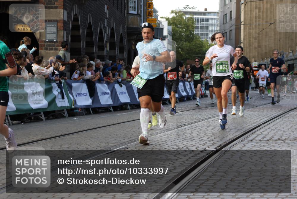 13.09.2026 - 21. swb-Marathon Bremen Strokosch-Dieckow http://msf.ph/oto/10333997 13.09.2026 13:17:01 Ziel 472, 675, 696, 734, 816, 827, 985, 2473, 2474, 2809, 3716, 3961, 4135, 4137, 4485, 5255, 5772, 6367, 6531, 6535, 7387, 7875, 2052, 3246, 4156, 4805, 6624, 6759, 6953, 7284, 8111, 8418, 8858 meine-sportfotos.de