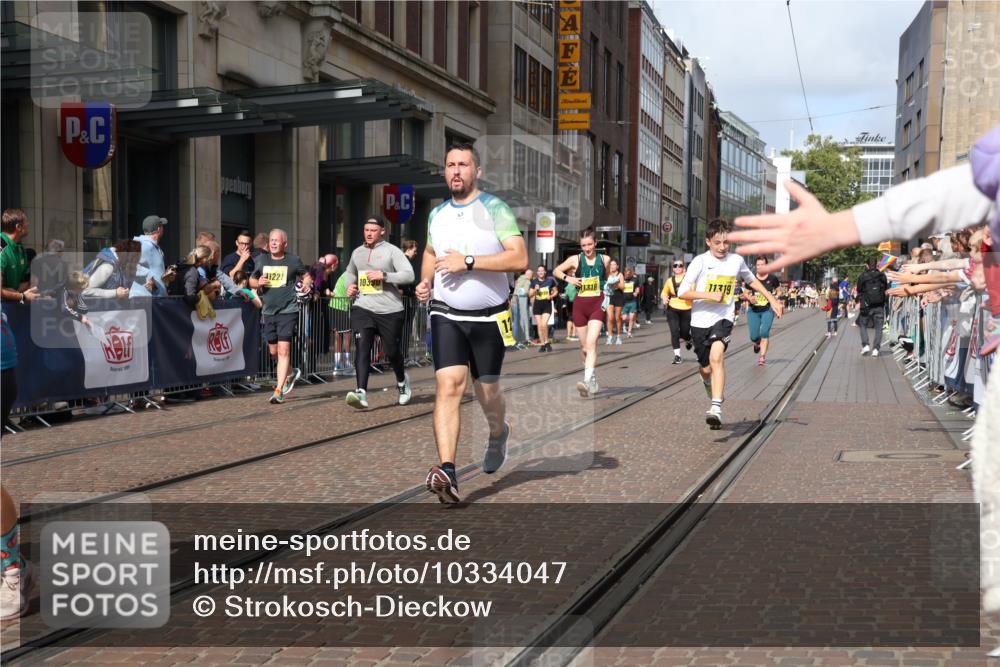 13.09.2026 - 21. swb-Marathon Bremen Strokosch-Dieckow http://msf.ph/oto/10334047 13.09.2026 11:03:58 Ziel 10182, 10245, 10291, 10390, 10516, 10526, 10613, 10671, 10672, 10726, 10755, 10912, 10913, 11214, 11215, 11221, 11248, 11318, 11336, 11410, 11539, 11720, 11726, 11740, 11909, 12001, 12009, 12103, 12113, 12276, 12929, 10090, 10091, 10152, 10327, 10357, 10403, 10429, 10569, 10607, 10659, 10720, 10726, 10796, 10912, 10918, 10950, 11149, 11319, 11325, 11451, 11470, 11471, 11511, 11595, 11618, 11868, 11967, 12074, 12140, 12260, 12392, 12433, 12504 meine-sportfotos.de