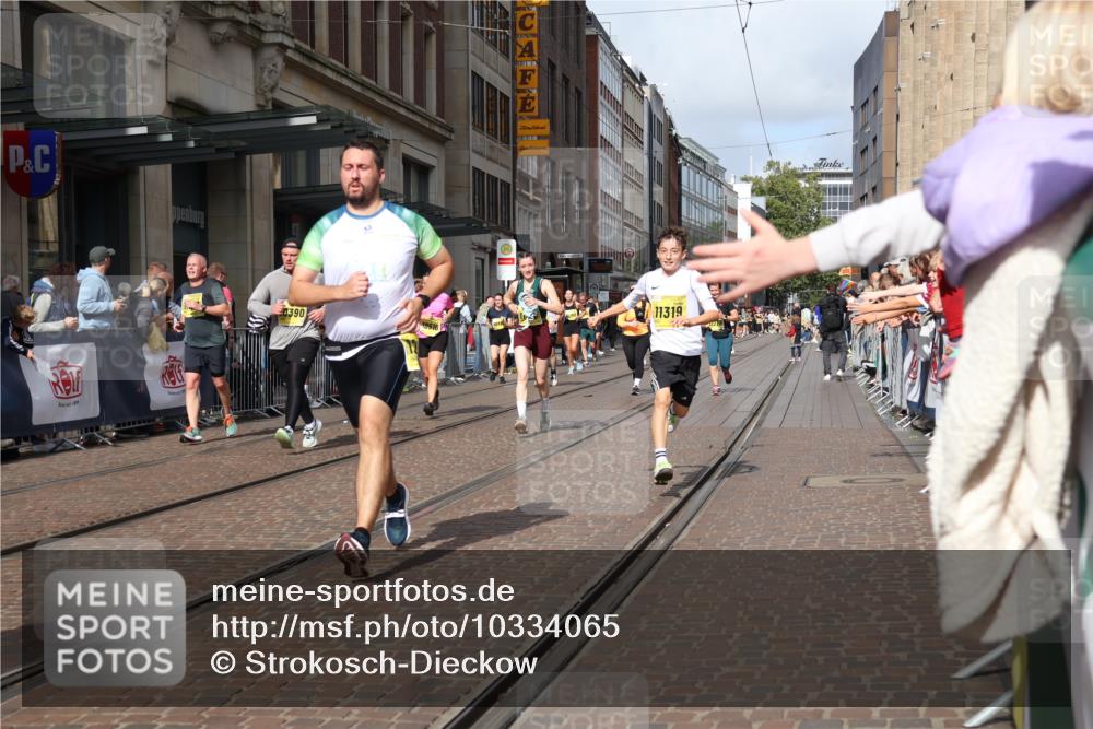 13.09.2026 - 21. swb-Marathon Bremen Strokosch-Dieckow http://msf.ph/oto/10334065 13.09.2026 11:03:59 Ziel 10182, 10245, 10291, 10390, 10516, 10526, 10613, 10671, 10672, 10755, 10913, 11214, 11215, 11221, 11248, 11318, 11336, 11410, 11539, 11720, 11726, 11740, 11909, 12001, 12009, 12103, 12113, 12276, 12929, 10090, 10091, 10152, 10327, 10357, 10403, 10429, 10569, 10607, 10659, 10720, 10726, 10796, 10912, 10913, 10918, 10950, 11149, 11319, 11325, 11451, 11470, 11471, 11511, 11595, 11618, 11868, 11967, 12074, 12140, 12260, 12392, 12433, 12504 meine-sportfotos.de