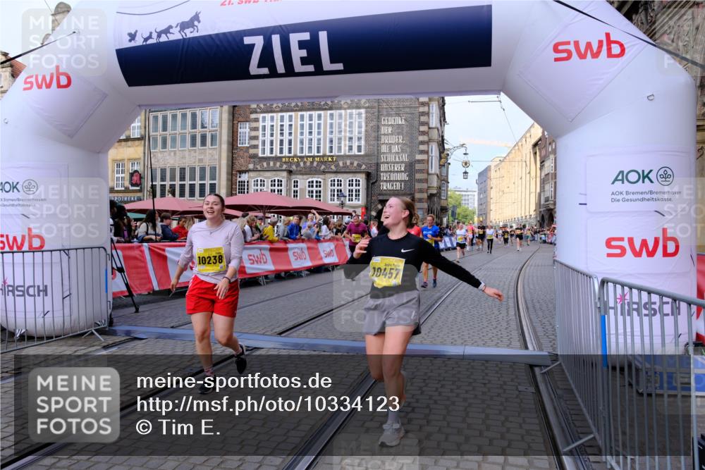 13.09.2026 - 21. swb-Marathon Bremen Tim E. http://msf.ph/oto/10334123 13.09.2026 11:05:59 Ziel 10168, 10238, 10259, 10260, 10305, 10457, 10864, 11024, 11520, 11724, 11791, 11892, 11947, 12156, 12273, 12330, 12362, 12378, 12501, 12523, 12773 meine-sportfotos.de