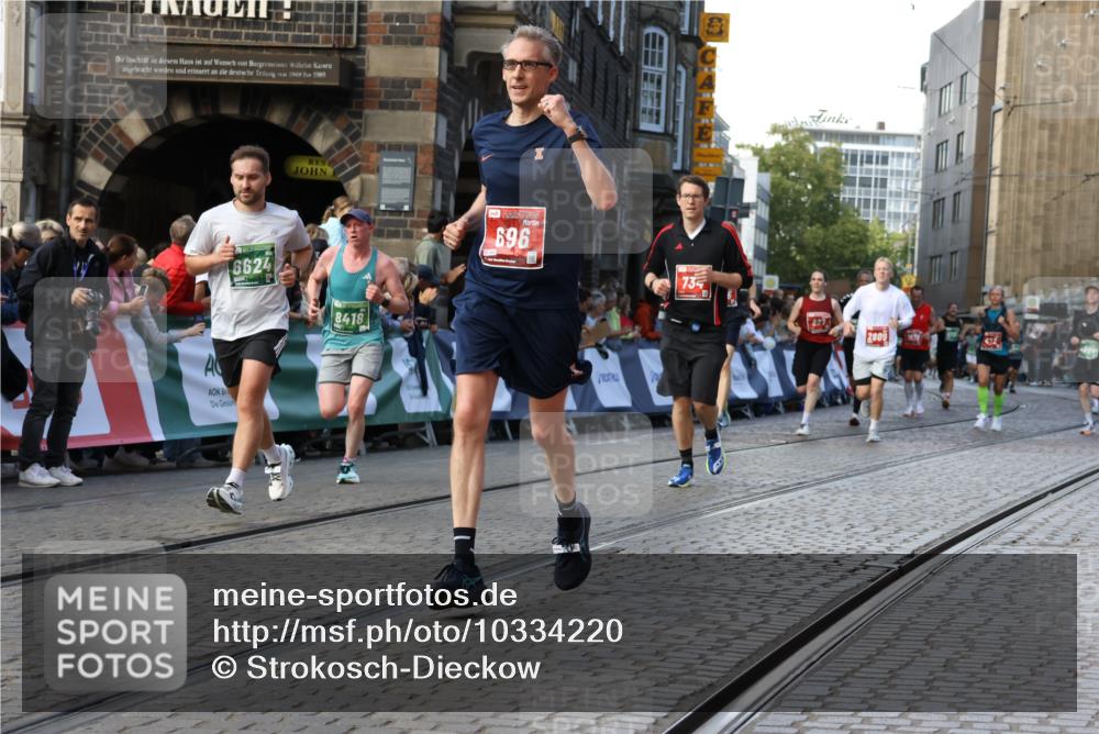 13.09.2026 - 21. swb-Marathon Bremen Strokosch-Dieckow http://msf.ph/oto/10334220 13.09.2026 13:17:07 Ziel 385, 472, 675, 696, 734, 827, 985, 1970, 2319, 2473, 2474, 2809, 3716, 3961, 4135, 4137, 4485, 5255, 5772, 6049, 6531, 6535, 6819, 7297, 7387, 7875, 842, 2052, 3148, 4805, 6095, 6624, 6734, 6759, 8418 meine-sportfotos.de