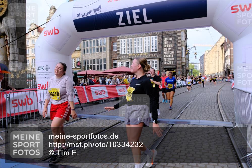 13.09.2026 - 21. swb-Marathon Bremen Tim E. http://msf.ph/oto/10334232 13.09.2026 11:06:01 Ziel 10018, 10168, 10238, 10259, 10260, 10305, 10457, 10864, 11024, 11520, 11724, 11791, 11892, 11947, 12156, 12273, 12362, 12378, 12501, 12523, 12528, 12773 meine-sportfotos.de