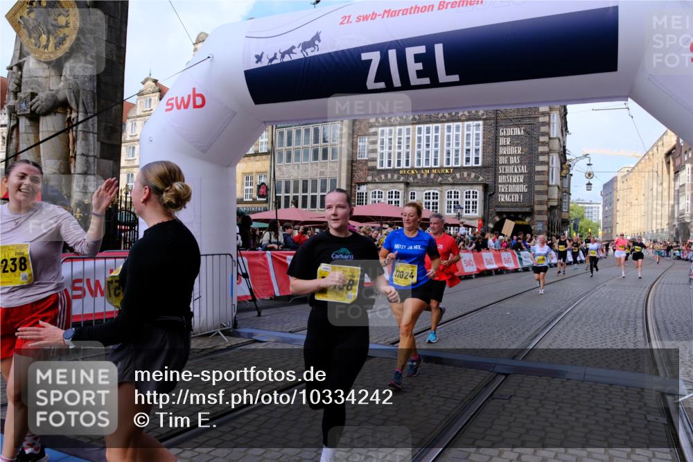13.09.2026 - 21. swb-Marathon Bremen Tim E. http://msf.ph/oto/10334242 13.09.2026 11:06:02 Ziel 10018, 10168, 10238, 10259, 10260, 10305, 10457, 10864, 11024, 11520, 11791, 11892, 11947, 12156, 12362, 12378, 12501, 12523, 12528, 12773 meine-sportfotos.de