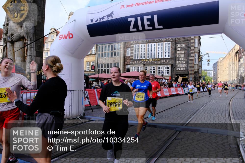 13.09.2026 - 21. swb-Marathon Bremen Tim E. http://msf.ph/oto/10334254 13.09.2026 11:06:02 Ziel 10018, 10168, 10238, 10259, 10260, 10305, 10457, 10864, 11024, 11520, 11791, 11892, 11947, 12156, 12362, 12378, 12501, 12523, 12528, 12773 meine-sportfotos.de