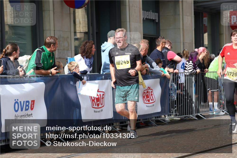 13.09.2026 - 21. swb-Marathon Bremen Strokosch-Dieckow http://msf.ph/oto/10334305 13.09.2026 11:04:09 Ziel 10160, 10182, 10245, 10291, 10526, 10613, 10711, 10755, 10877, 11114, 11214, 11215, 11248, 11336, 11364, 11410, 11720, 11740, 11761, 11991, 12009, 12929, 10152, 10291, 10357, 10390, 10403, 10429, 10516, 10607, 10659, 10671, 10672, 10720, 10726, 10912, 10913, 10918, 11149, 11221, 11318, 11319, 11325, 11451, 11470, 11471, 11511, 11539, 11618, 11726, 11909, 11967, 12001, 12103, 12113, 12140, 12260, 12276, 12392, 12433, 12504 meine-sportfotos.de