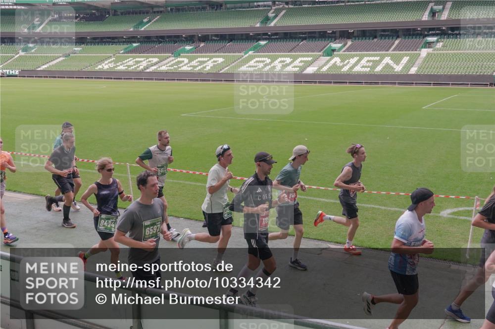 13.09.2026 - 21. swb-Marathon Bremen Michael Burmester http://msf.ph/oto/10334342 13.09.2026 13:07:57 Laufen im Stadion 132, 156, 310, 372, 489, 551, 607, 682, 716, 800, 808, 809, 831, 834, 846, 884, 911, 922, 1083, 1124, 1173, 1189, 1205, 1210, 1285, 1289, 1322, 1364, 1369, 1387, 1395, 1437, 1532, 1545, 1559, 1600, 1688, 1831, 1841, 1848, 1854, 1871, 1899, 1926, 1938, 2003, 2041, 2070, 2090, 2215, 2219, 2229, 2283, 2318, 2366, 2380, 2405, 2440, 2467, 2492, 2565, 2611, 2635, 2699, 2707, 2721, 2727, 2731, 2755, 2782, 2802, 2818, 2831, 2841, 2866, 2897, 2911, 2930, 2949, 2960, 3067 meine-sportfotos.de
