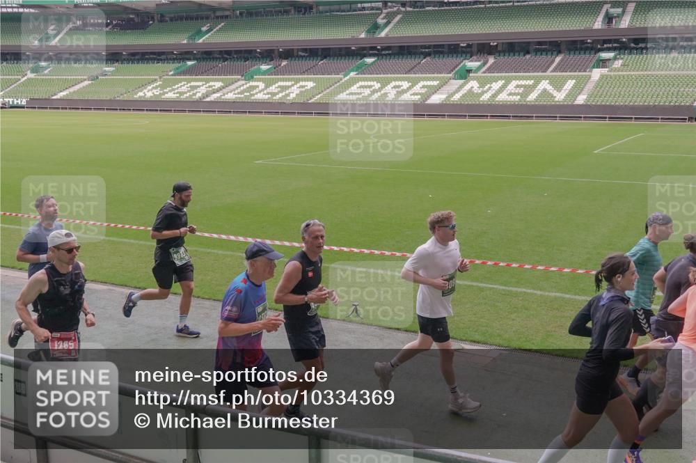 13.09.2026 - 21. swb-Marathon Bremen Michael Burmester http://msf.ph/oto/10334369 13.09.2026 13:07:59 Laufen im Stadion 132, 156, 310, 372, 489, 551, 607, 682, 716, 800, 808, 809, 831, 834, 846, 884, 911, 922, 1025, 1083, 1124, 1173, 1189, 1205, 1210, 1285, 1289, 1322, 1364, 1369, 1387, 1395, 1437, 1532, 1545, 1559, 1600, 1688, 1831, 1841, 1848, 1854, 1871, 1899, 1926, 1938, 2003, 2041, 2070, 2090, 2215, 2219, 2229, 2283, 2318, 2366, 2380, 2405, 2440, 2467, 2492, 2565, 2611, 2635, 2699, 2707, 2721, 2727, 2731, 2755, 2782, 2802, 2818, 2823, 2831, 2841, 2866, 2897, 2911, 2930, 2949, 2960, 3067 meine-sportfotos.de