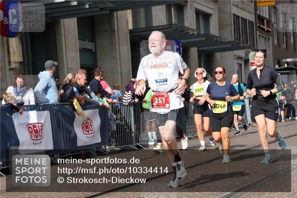 13.09.2026 - 21. swb-Marathon Bremen Strokosch-Dieckow http://msf.ph/oto/10334414 13.09.2026 11:04:12 Ziel 10160, 10245, 10481, 10526, 10613, 10711, 10755, 10877, 11114, 11214, 11215, 11248, 11364, 11410, 11592, 11720, 11740, 11761, 11991, 12009, 12929, 10152, 10182, 10291, 10390, 10403, 10516, 10607, 10659, 10671, 10672, 10720, 10726, 10912, 10913, 10918, 11149, 11221, 11318, 11319, 11325, 11336, 11451, 11470, 11471, 11511, 11539, 11618, 11726, 11909, 11967, 12001, 12103, 12113, 12140, 12260, 12276, 12392, 12433, 12504 meine-sportfotos.de