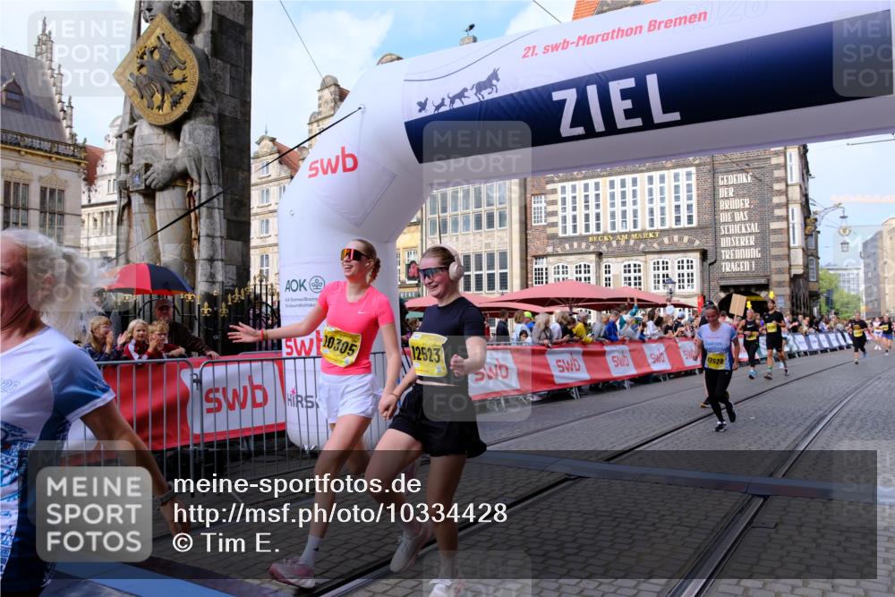 13.09.2026 - 21. swb-Marathon Bremen Tim E. http://msf.ph/oto/10334428 13.09.2026 11:06:06 Ziel 10018, 10168, 10238, 10305, 10382, 10457, 10619, 11024, 11132, 11164, 11477, 11947, 12156, 12186, 12378, 12501, 12523, 12528, 12773 meine-sportfotos.de
