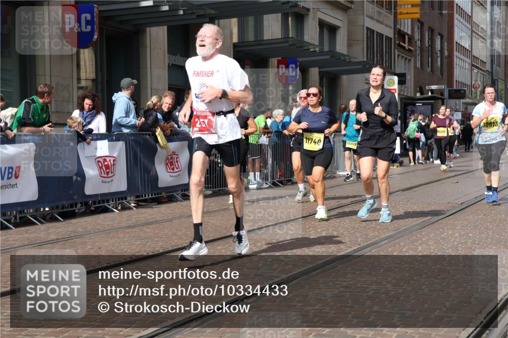 13.09.2026 - 21. swb-Marathon Bremen Strokosch-Dieckow http://msf.ph/oto/10334433 13.09.2026 11:04:13 Ziel 10160, 10245, 10481, 10526, 10613, 10711, 10755, 10877, 11114, 11214, 11215, 11248, 11364, 11410, 11592, 11720, 11740, 11761, 11991, 12009, 12929, 10152, 10182, 10291, 10390, 10403, 10516, 10607, 10659, 10671, 10672, 10720, 10726, 10912, 10913, 10918, 11149, 11221, 11318, 11319, 11336, 11470, 11471, 11511, 11539, 11618, 11726, 11909, 11967, 12001, 12103, 12113, 12140, 12260, 12276, 12392, 12433, 12504 meine-sportfotos.de