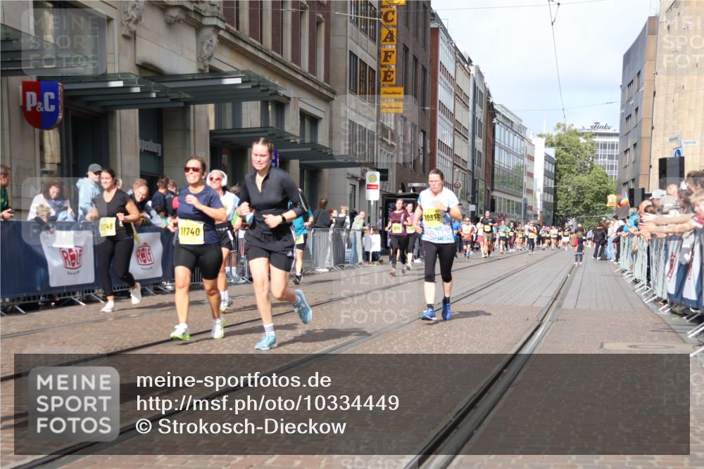 13.09.2026 - 21. swb-Marathon Bremen Strokosch-Dieckow http://msf.ph/oto/10334449 13.09.2026 11:04:14 Ziel 10160, 10245, 10481, 10526, 10613, 10711, 10755, 10877, 11114, 11214, 11215, 11248, 11364, 11366, 11410, 11592, 11705, 11720, 11740, 11761, 11991, 12009, 12929, 10182, 10291, 10390, 10403, 10516, 10607, 10613, 10659, 10671, 10672, 10720, 10726, 10912, 10913, 11149, 11221, 11318, 11319, 11336, 11470, 11471, 11511, 11539, 11618, 11726, 11909, 12001, 12103, 12113, 12140, 12260, 12276, 12392, 12433, 12504 meine-sportfotos.de