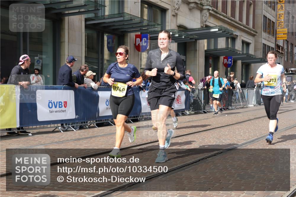 13.09.2026 - 21. swb-Marathon Bremen Strokosch-Dieckow http://msf.ph/oto/10334500 13.09.2026 11:04:15 Ziel 10160, 10245, 10481, 10526, 10711, 10755, 10877, 11114, 11214, 11215, 11248, 11364, 11366, 11410, 11592, 11705, 11720, 11740, 11761, 11991, 12009, 12929, 10182, 10291, 10390, 10403, 10516, 10607, 10613, 10659, 10671, 10672, 10720, 10726, 10912, 10913, 11149, 11221, 11318, 11319, 11336, 11470, 11471, 11511, 11539, 11618, 11720, 11726, 11909, 12001, 12103, 12113, 12140, 12260, 12276, 12392, 12433 meine-sportfotos.de