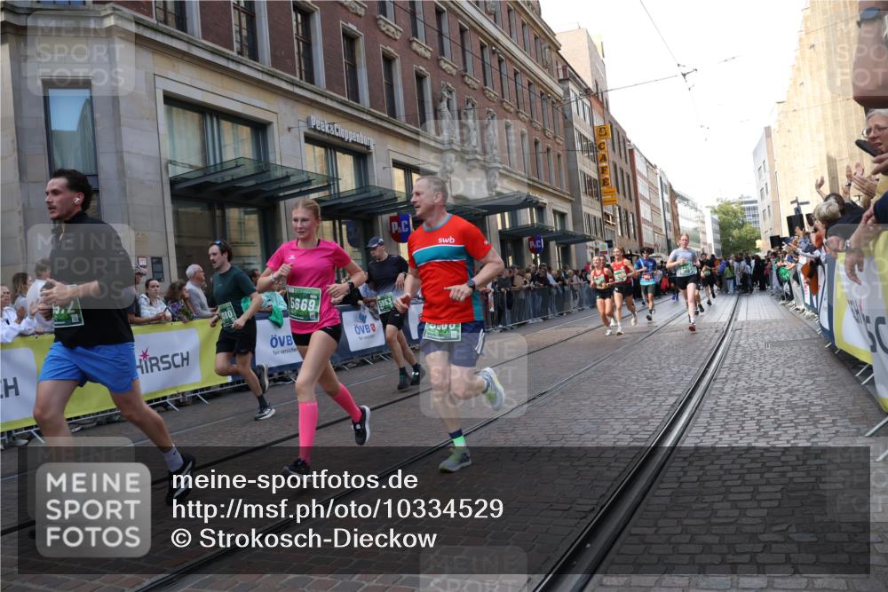 13.09.2026 - 21. swb-Marathon Bremen Strokosch-Dieckow http://msf.ph/oto/10334529 13.09.2026 13:24:15 Ziel 282, 789, 790, 1250, 1516, 1582, 2280, 3375, 3524, 3994, 4000, 4277, 5328, 5572, 5668, 5669, 5929, 5953, 6080, 6626, 7156, 7568, 8310, 8415, 8636, 8784, 8881, 9264, 9541, 9573, 9676, 10069, 10071, 10097, 102, 342, 776, 909, 1199, 1250, 2210, 2295, 2370, 2491, 2967, 3044, 3372, 4559, 5012, 5104, 5146, 5208, 5257, 5397, 5481, 5623, 5928, 6105, 6772, 7059, 7069, 7081, 7094, 7105, 7761, 8082, 8179, 8415, 9087, 9916, 10059, 13007 meine-sportfotos.de