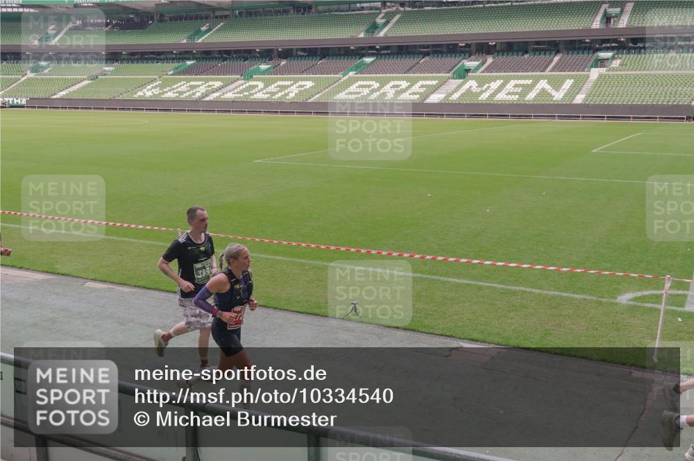 13.09.2026 - 21. swb-Marathon Bremen Michael Burmester http://msf.ph/oto/10334540 13.09.2026 13:08:25 Laufen im Stadion 132, 156, 489, 549, 551, 607, 625, 682, 716, 800, 808, 809, 834, 846, 884, 911, 922, 1025, 1124, 1150, 1173, 1189, 1210, 1285, 1289, 1322, 1364, 1387, 1395, 1398, 1532, 1559, 1600, 1688, 1831, 1841, 1854, 1871, 1880, 1899, 1926, 1938, 2003, 2041, 2070, 2215, 2219, 2229, 2243, 2283, 2318, 2366, 2380, 2405, 2413, 2429, 2441, 2467, 2492, 2565, 2611, 2635, 2692, 2699, 2721, 2727, 2731, 2755, 2782, 2802, 2818, 2823, 2831, 2841, 2866, 2897, 2911, 2930, 2941, 2949, 2960, 3067 meine-sportfotos.de