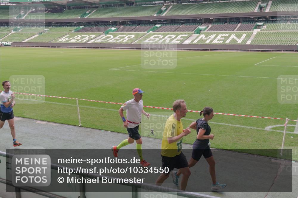 13.09.2026 - 21. swb-Marathon Bremen Michael Burmester http://msf.ph/oto/10334550 13.09.2026 13:08:27 Laufen im Stadion 132, 156, 489, 549, 551, 607, 625, 682, 716, 800, 808, 809, 813, 834, 846, 884, 911, 922, 1025, 1072, 1124, 1150, 1173, 1189, 1210, 1285, 1289, 1322, 1364, 1387, 1395, 1398, 1532, 1559, 1600, 1688, 1831, 1841, 1854, 1880, 1899, 1926, 1938, 2003, 2041, 2070, 2208, 2215, 2219, 2229, 2243, 2283, 2318, 2366, 2380, 2405, 2413, 2429, 2441, 2467, 2492, 2565, 2611, 2635, 2692, 2721, 2727, 2731, 2755, 2782, 2802, 2823, 2831, 2841, 2866, 2897, 2911, 2930, 2941, 2949, 2960, 3067 meine-sportfotos.de