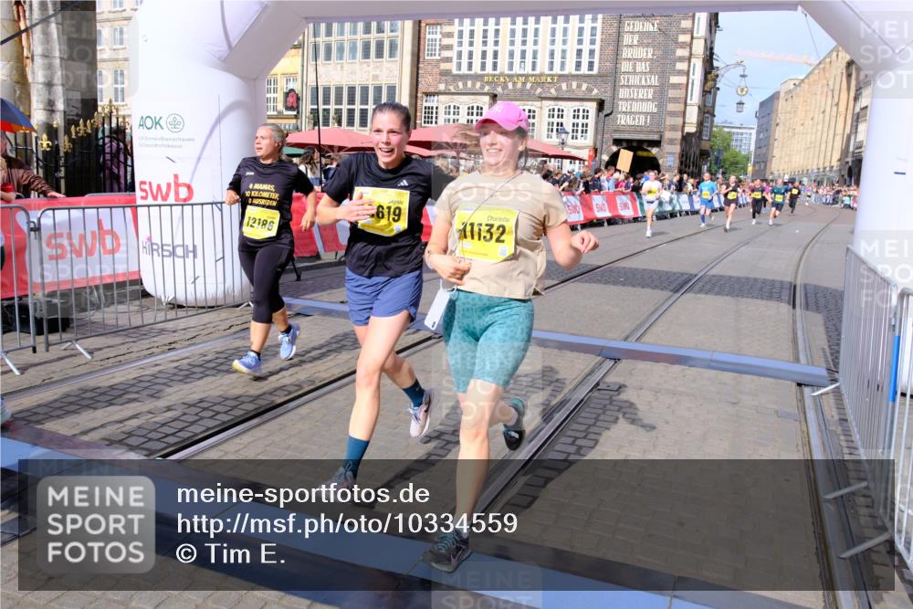 13.09.2026 - 21. swb-Marathon Bremen Tim E. http://msf.ph/oto/10334559 13.09.2026 11:06:14 Ziel 10018, 10204, 10305, 10382, 10619, 10662, 11024, 11132, 11156, 11164, 11477, 11775, 12186, 12378, 12486, 12523, 12528, 12773 meine-sportfotos.de