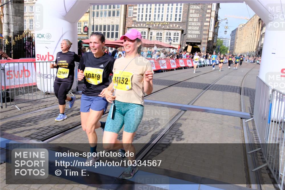 13.09.2026 - 21. swb-Marathon Bremen Tim E. http://msf.ph/oto/10334567 13.09.2026 11:06:14 Ziel 10018, 10204, 10305, 10382, 10619, 10662, 11024, 11132, 11156, 11164, 11477, 11775, 12186, 12378, 12486, 12523, 12528, 12773 meine-sportfotos.de
