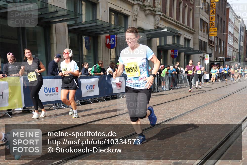 13.09.2026 - 21. swb-Marathon Bremen Strokosch-Dieckow http://msf.ph/oto/10334573 13.09.2026 11:04:16 Ziel 10160, 10245, 10283, 10481, 10526, 10711, 10755, 10877, 11114, 11214, 11215, 11248, 11364, 11366, 11410, 11592, 11705, 11740, 11761, 11991, 12009, 12929, 10182, 10291, 10390, 10516, 10607, 10613, 10659, 10671, 10672, 10720, 10726, 10912, 10913, 11221, 11318, 11319, 11336, 11470, 11471, 11539, 11618, 11720, 11726, 11909, 12001, 12103, 12113, 12140, 12260, 12276, 12392, 12433 meine-sportfotos.de