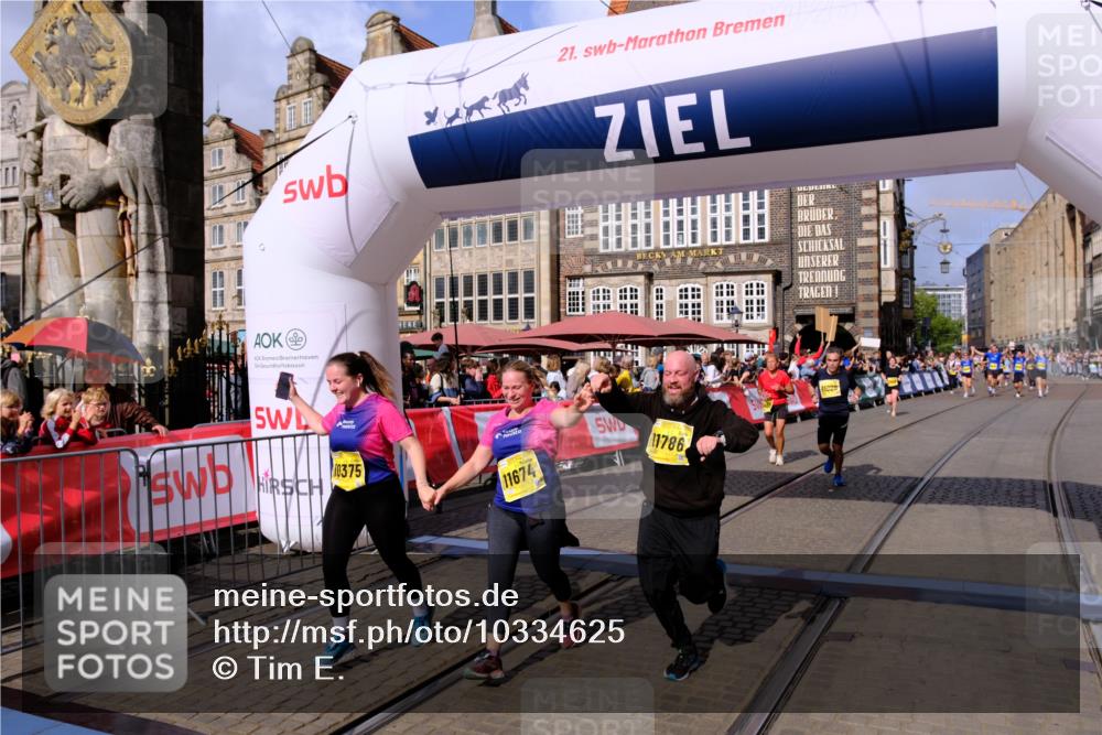 13.09.2026 - 21. swb-Marathon Bremen Tim E. http://msf.ph/oto/10334625 13.09.2026 11:06:25 Ziel 10204, 10375, 10619, 10662, 11029, 11132, 11156, 11460, 11674, 11690, 11775, 11786, 12186, 12486 meine-sportfotos.de