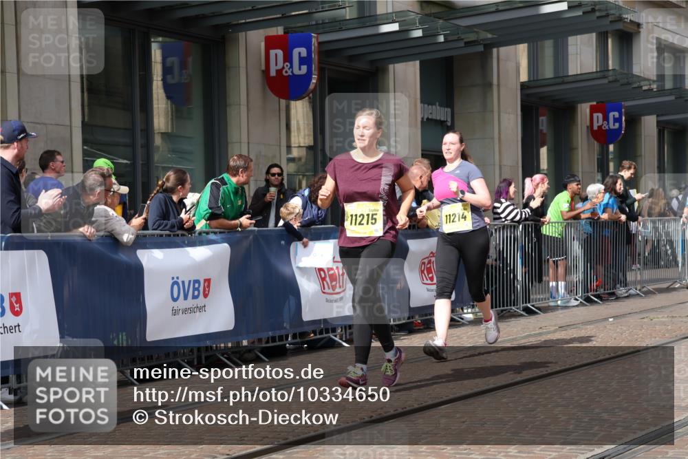 13.09.2026 - 21. swb-Marathon Bremen Strokosch-Dieckow http://msf.ph/oto/10334650 13.09.2026 11:04:19 Ziel 10160, 10198, 10245, 10283, 10481, 10711, 10755, 10877, 10940, 11006, 11114, 11248, 11364, 11366, 11410, 11592, 11705, 11761, 11991, 12005, 12009, 12493, 12495, 12498, 12500, 12502, 12563, 12929, 10182, 10245, 10291, 10390, 10516, 10526, 10613, 10671, 10672, 10726, 10912, 10913, 11214, 11215, 11221, 11318, 11319, 11336, 11470, 11471, 11539, 11720, 11726, 11740, 11909, 12001, 12103, 12113, 12140, 12260, 12276, 12433 meine-sportfotos.de