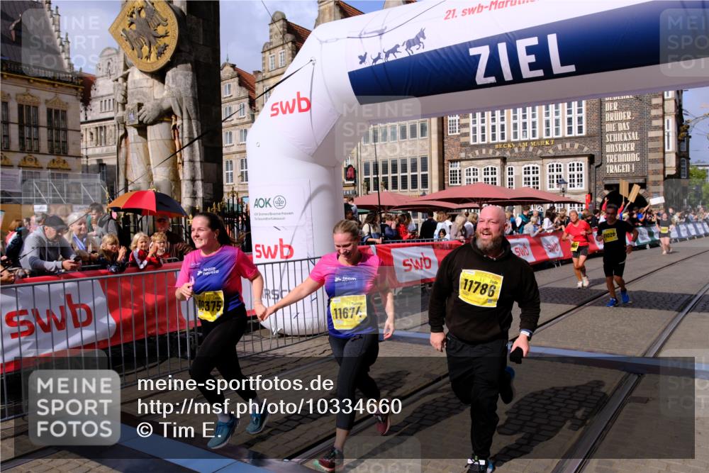 13.09.2026 - 21. swb-Marathon Bremen Tim E. http://msf.ph/oto/10334660 13.09.2026 11:06:26 Ziel 10204, 10375, 10662, 11029, 11156, 11460, 11674, 11690, 11775, 11786, 12486 meine-sportfotos.de