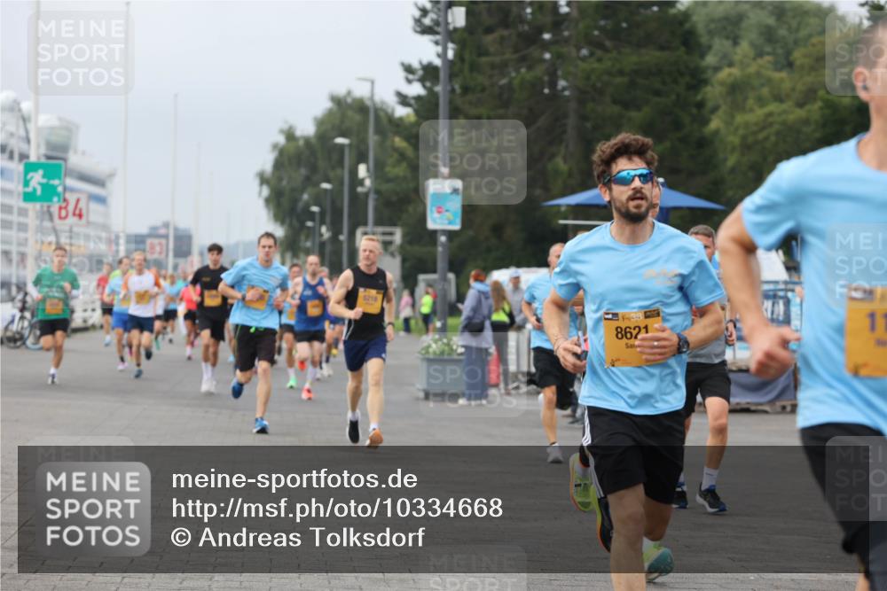 13.09.2026 - Kiel Lauf Andreas Tolksdorf http://msf.ph/oto/10334668 13.09.2026 09:52:30 Kiellinie 84, 5218, 8621, 11 meine-sportfotos.de