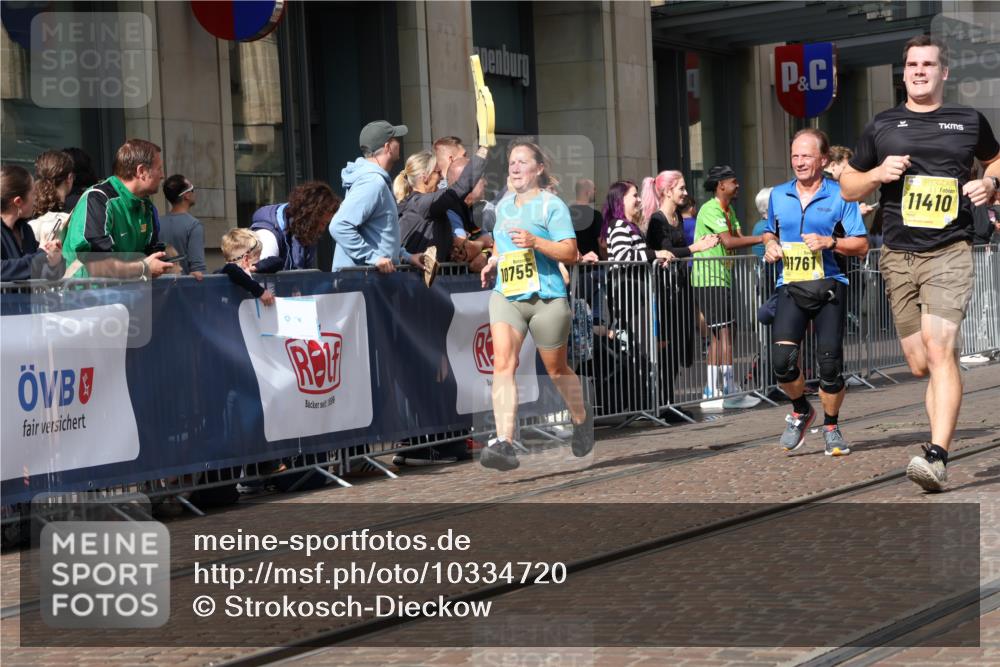 13.09.2026 - 21. swb-Marathon Bremen Strokosch-Dieckow http://msf.ph/oto/10334720 13.09.2026 11:04:22 Ziel 10160, 10198, 10283, 10315, 10481, 10711, 10729, 10755, 10855, 10856, 10877, 10940, 11006, 11114, 11364, 11366, 11395, 11518, 11592, 11705, 11757, 11761, 11991, 12005, 12420, 12493, 12495, 12498, 12500, 12502, 12563, 10182, 10245, 10291, 10390, 10516, 10526, 10613, 10671, 10672, 10726, 10912, 10913, 11214, 11215, 11221, 11248, 11318, 11336, 11410, 11539, 11720, 11726, 11740, 11909, 12001, 12009, 12103, 12113, 12276, 12929 meine-sportfotos.de