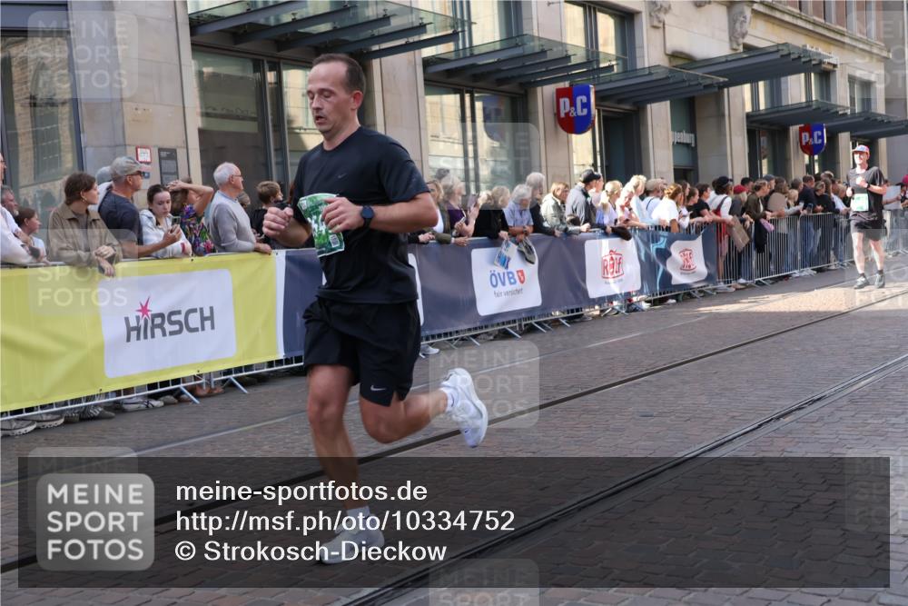 13.09.2026 - 21. swb-Marathon Bremen Strokosch-Dieckow http://msf.ph/oto/10334752 13.09.2026 13:24:26 Ziel 282, 789, 790, 972, 1516, 1582, 2280, 2761, 3015, 3375, 3524, 3994, 4198, 4262, 4277, 4973, 5328, 5572, 5664, 6360, 6626, 6807, 7854, 8636, 8853, 8881, 9264, 9541, 10069, 10071, 10097, 10103, 102, 776, 909, 1199, 1250, 2295, 2491, 3372, 4000, 4559, 5012, 5208, 5257, 5481, 5572, 5668, 5669, 5928, 5929, 5953, 6080, 6105, 7059, 7069, 7081, 7156, 7568, 8082, 8310, 8415, 8784, 9087, 9573, 9676, 9916 meine-sportfotos.de