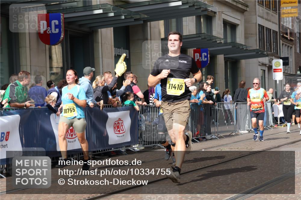 13.09.2026 - 21. swb-Marathon Bremen Strokosch-Dieckow http://msf.ph/oto/10334755 13.09.2026 11:04:22 Ziel 10160, 10198, 10283, 10315, 10481, 10711, 10729, 10755, 10855, 10856, 10877, 10940, 11006, 11114, 11364, 11366, 11395, 11518, 11592, 11705, 11757, 11761, 11991, 12005, 12420, 12493, 12495, 12498, 12500, 12502, 12563, 10182, 10245, 10291, 10390, 10516, 10526, 10613, 10671, 10672, 10726, 10912, 10913, 11214, 11215, 11221, 11248, 11318, 11336, 11410, 11539, 11720, 11726, 11740, 11909, 12001, 12009, 12103, 12113, 12276, 12929 meine-sportfotos.de