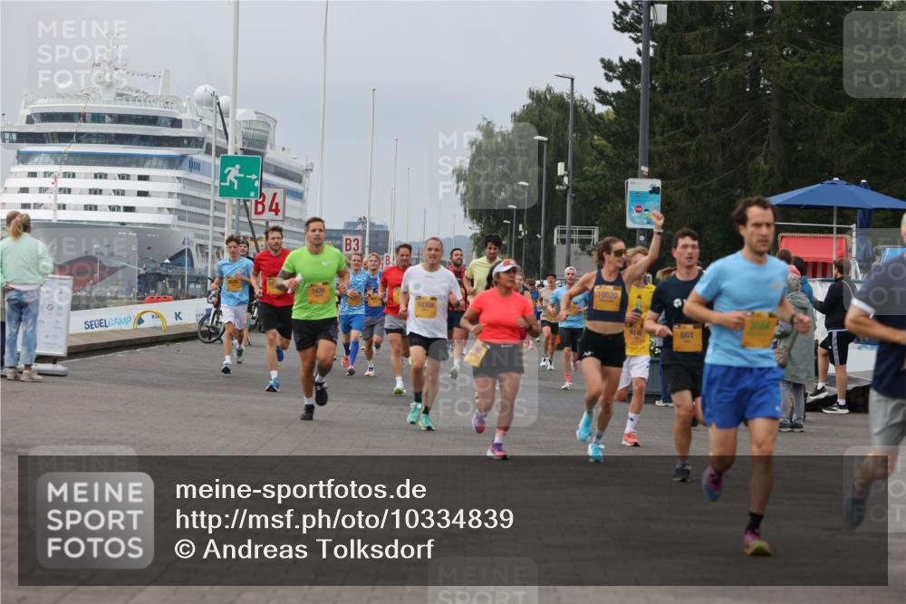 13.09.2026 - Kiel Lauf Andreas Tolksdorf http://msf.ph/oto/10334839 13.09.2026 09:52:39 Kiellinie 4, 3, 7426, 10520, 10358, 8140, 601 meine-sportfotos.de
