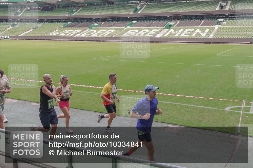 13.09.2026 - 21. swb-Marathon Bremen Michael Burmester http://msf.ph/oto/10334841 13.09.2026 13:09:04 Laufen im Stadion 164, 383, 391, 448, 532, 549, 551, 563, 625, 800, 808, 809, 813, 884, 898, 911, 1025, 1072, 1124, 1150, 1210, 1285, 1289, 1322, 1395, 1398, 1559, 1688, 1831, 1880, 1899, 2003, 2041, 2208, 2215, 2229, 2232, 2243, 2366, 2380, 2405, 2413, 2429, 2441, 2467, 2471, 2492, 2525, 2565, 2573, 2594, 2611, 2635, 2692, 2727, 2782, 2802, 2823, 2831, 2841, 2866, 2897, 2930, 2931, 2941, 3032, 3067, 3291, 3316, 3333, 3398, 3437, 3707, 3769, 3857, 109 meine-sportfotos.de