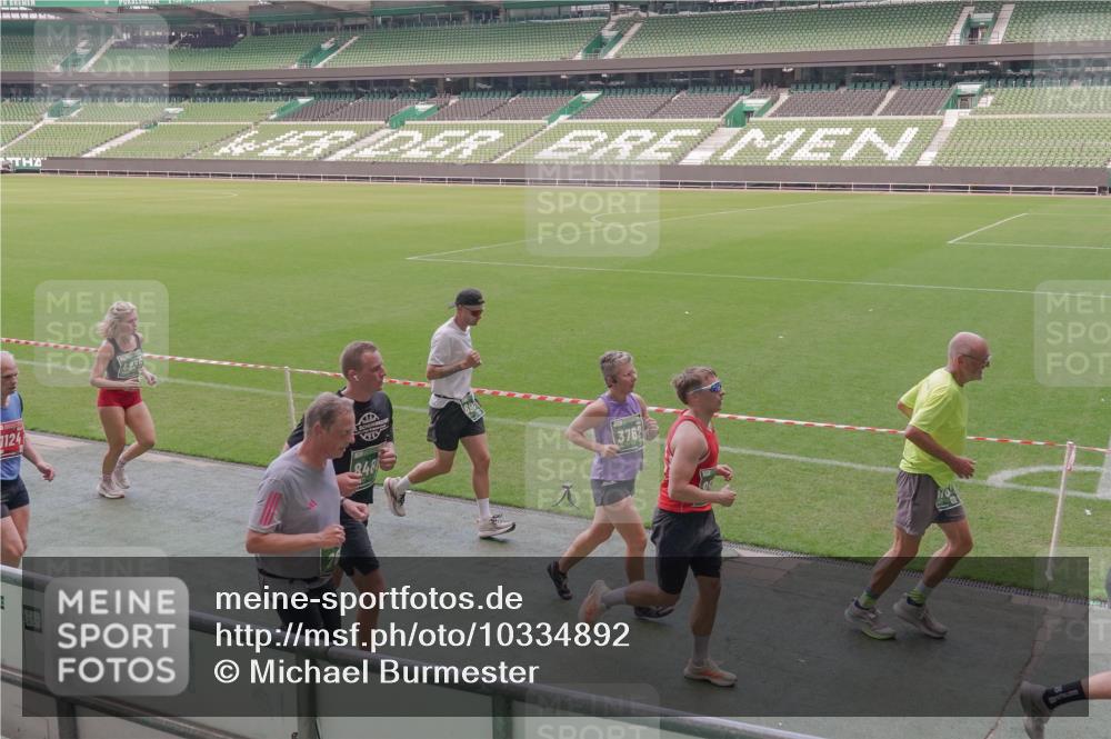 13.09.2026 - 21. swb-Marathon Bremen Michael Burmester http://msf.ph/oto/10334892 13.09.2026 13:09:09 Laufen im Stadion 164, 383, 391, 448, 532, 549, 551, 563, 625, 800, 808, 813, 869, 884, 898, 911, 1025, 1072, 1124, 1150, 1180, 1285, 1289, 1395, 1398, 1559, 1688, 1831, 1880, 1899, 2003, 2041, 2208, 2215, 2229, 2232, 2243, 2366, 2380, 2413, 2429, 2441, 2467, 2471, 2525, 2573, 2594, 2611, 2635, 2692, 2717, 2727, 2782, 2802, 2823, 2831, 2841, 2866, 2897, 2930, 2931, 2941, 3032, 3067, 3086, 3291, 3316, 3333, 3398, 3437, 3707, 3769, 3857, 109 meine-sportfotos.de