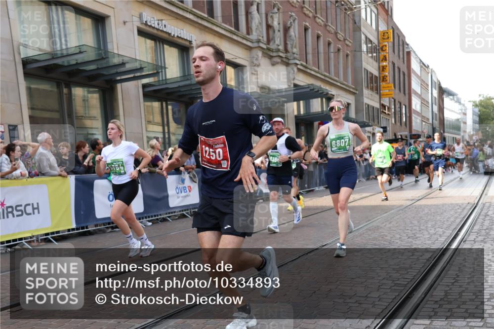 13.09.2026 - 21. swb-Marathon Bremen Strokosch-Dieckow http://msf.ph/oto/10334893 13.09.2026 13:24:33 Ziel 282, 972, 1264, 1516, 2280, 2761, 3015, 4113, 4198, 4262, 4277, 4507, 4973, 5328, 5664, 6079, 6360, 6544, 6626, 6807, 6943, 7409, 7854, 8853, 9152, 9541, 10103, 789, 790, 1250, 1582, 2295, 2491, 3375, 3524, 3994, 4000, 4559, 5012, 5572, 5668, 5669, 5928, 5929, 5953, 6080, 7069, 7081, 7156, 7568, 8310, 8415, 8636, 8784, 8881, 9264, 9573, 9676, 9916, 10069, 10071, 10097 meine-sportfotos.de