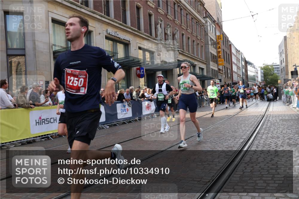 13.09.2026 - 21. swb-Marathon Bremen Strokosch-Dieckow http://msf.ph/oto/10334910 13.09.2026 13:24:34 Ziel 282, 972, 1264, 1516, 2280, 2761, 3015, 4113, 4198, 4262, 4277, 4507, 4973, 5328, 5664, 6079, 6360, 6544, 6626, 6807, 6943, 7409, 7854, 8853, 9152, 9541, 10103, 789, 790, 1250, 1582, 2295, 2491, 3375, 3524, 3994, 4000, 4559, 5572, 5668, 5669, 5928, 5929, 5953, 6080, 7069, 7081, 7156, 7568, 8310, 8415, 8636, 8784, 8881, 9264, 9573, 9676, 9916, 10069, 10071, 10097 meine-sportfotos.de
