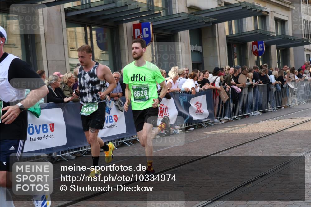 13.09.2026 - 21. swb-Marathon Bremen Strokosch-Dieckow http://msf.ph/oto/10334974 13.09.2026 13:24:35 Ziel 282, 972, 1264, 1516, 2280, 2761, 3015, 4091, 4113, 4198, 4262, 4277, 4507, 4973, 5328, 5664, 6079, 6360, 6544, 6626, 6807, 6943, 7409, 7854, 8853, 9152, 9541, 10103, 789, 790, 1250, 1582, 2295, 2491, 3375, 3524, 3994, 4000, 4559, 5572, 5668, 5669, 5929, 5953, 6080, 7069, 7081, 7156, 7568, 8310, 8415, 8636, 8784, 8881, 9264, 9573, 9676, 10069, 10071, 10097 meine-sportfotos.de