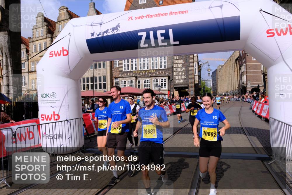 13.09.2026 - 21. swb-Marathon Bremen Tim E. http://msf.ph/oto/10334982 13.09.2026 11:06:36 Ziel 10375, 10376, 10681, 10682, 10852, 10853, 11028, 11029, 11340, 11374, 11432, 11460, 11674, 11690, 11729, 11786, 11849, 12217, 12479 meine-sportfotos.de