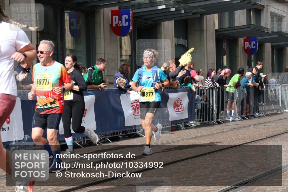 13.09.2026 - 21. swb-Marathon Bremen Strokosch-Dieckow http://msf.ph/oto/10334992 13.09.2026 11:04:27 Ziel 10160, 10198, 10283, 10315, 10481, 10711, 10729, 10741, 10855, 10856, 10877, 10940, 11006, 11114, 11133, 11272, 11364, 11366, 11395, 11518, 11592, 11705, 11757, 11761, 11939, 11991, 12005, 12420, 12493, 12495, 12498, 12500, 12502, 12563, 10160, 10182, 10245, 10291, 10390, 10516, 10526, 10613, 10671, 10672, 10755, 11214, 11215, 11221, 11248, 11336, 11410, 11539, 11720, 11726, 11740, 11761, 12001, 12009, 12103, 12113, 12276, 12929 meine-sportfotos.de