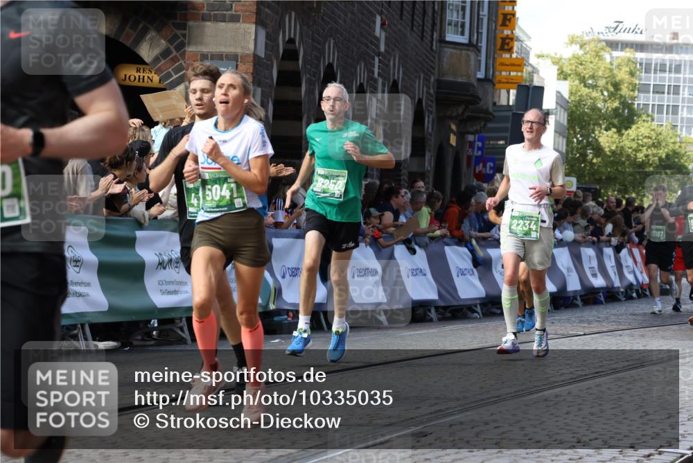 13.09.2026 - 21. swb-Marathon Bremen Strokosch-Dieckow http://msf.ph/oto/10335035 13.09.2026 13:17:33 Ziel 842, 2052, 3148, 3246, 4156, 4805, 6095, 6624, 6734, 6759, 6953, 7284, 8111, 8418, 8858, 771, 1297, 2125, 2234, 2812, 3051, 3760, 4171, 4374, 4498, 4499, 4620, 5041, 5817, 7901, 8250, 9400, 9505, 13107 meine-sportfotos.de