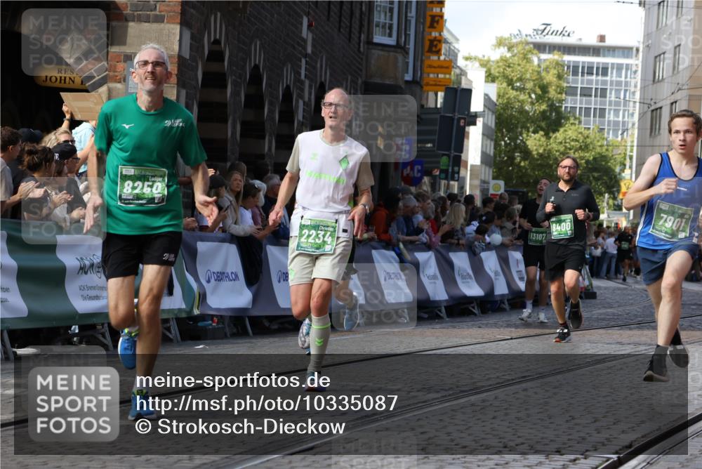 13.09.2026 - 21. swb-Marathon Bremen Strokosch-Dieckow http://msf.ph/oto/10335087 13.09.2026 13:17:34 Ziel 842, 2052, 3148, 4156, 4805, 6095, 6624, 6734, 6759, 6953, 7284, 8111, 8418, 8858, 771, 1297, 2125, 2234, 2812, 3051, 3760, 4286, 4374, 4498, 4499, 4620, 5530, 5817, 8250, 9400, 9505, 13107 meine-sportfotos.de