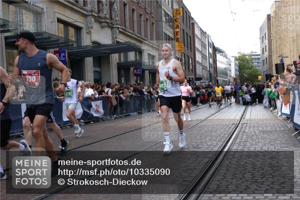 13.09.2026 - 21. swb-Marathon Bremen Strokosch-Dieckow http://msf.ph/oto/10335090 13.09.2026 13:24:39 Ziel 972, 1080, 1166, 1264, 1448, 1516, 2322, 2761, 3015, 3105, 4091, 4113, 4198, 4262, 4277, 4507, 4918, 4973, 5664, 6079, 6360, 6544, 6626, 6807, 6943, 7409, 7854, 8245, 8853, 9073, 9152, 9360, 9493, 10103, 13088, 282, 789, 790, 1250, 1516, 1582, 2280, 3375, 3524, 3994, 4000, 4277, 5328, 5572, 5668, 5669, 5929, 5953, 6080, 6626, 7156, 7568, 8310, 8415, 8636, 8784, 8881, 9264, 9541, 9573, 9676, 10069, 10071, 10097 meine-sportfotos.de