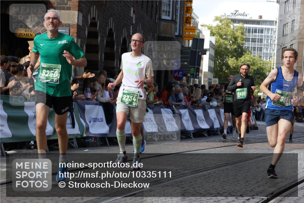 13.09.2026 - 21. swb-Marathon Bremen Strokosch-Dieckow http://msf.ph/oto/10335111 13.09.2026 13:17:34 Ziel 842, 2052, 3148, 4156, 4805, 6095, 6624, 6734, 6759, 6953, 7284, 8111, 8418, 8858, 771, 1297, 2125, 2234, 2812, 3051, 3760, 4286, 4374, 4498, 4499, 4620, 5530, 5817, 8250, 9400, 9505, 13107 meine-sportfotos.de