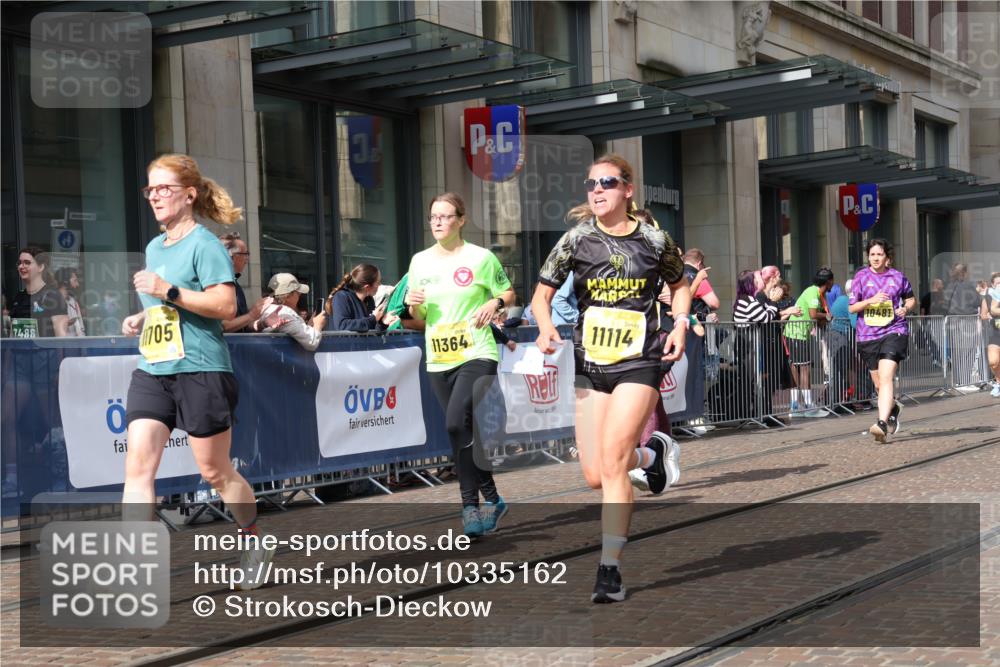 13.09.2026 - 21. swb-Marathon Bremen Strokosch-Dieckow http://msf.ph/oto/10335162 13.09.2026 11:04:33 Ziel 10198, 10283, 10315, 10465, 10481, 10729, 10741, 10850, 10855, 10856, 10940, 10975, 11006, 11133, 11272, 11364, 11366, 11395, 11518, 11592, 11705, 11757, 11939, 12002, 12005, 12235, 12420, 12493, 12495, 12498, 12500, 12502, 12522, 12563, 10160, 10182, 10245, 10291, 10526, 10613, 10711, 10755, 10877, 11114, 11214, 11215, 11221, 11248, 11336, 11410, 11720, 11740, 11761, 11991, 12009, 12929 meine-sportfotos.de