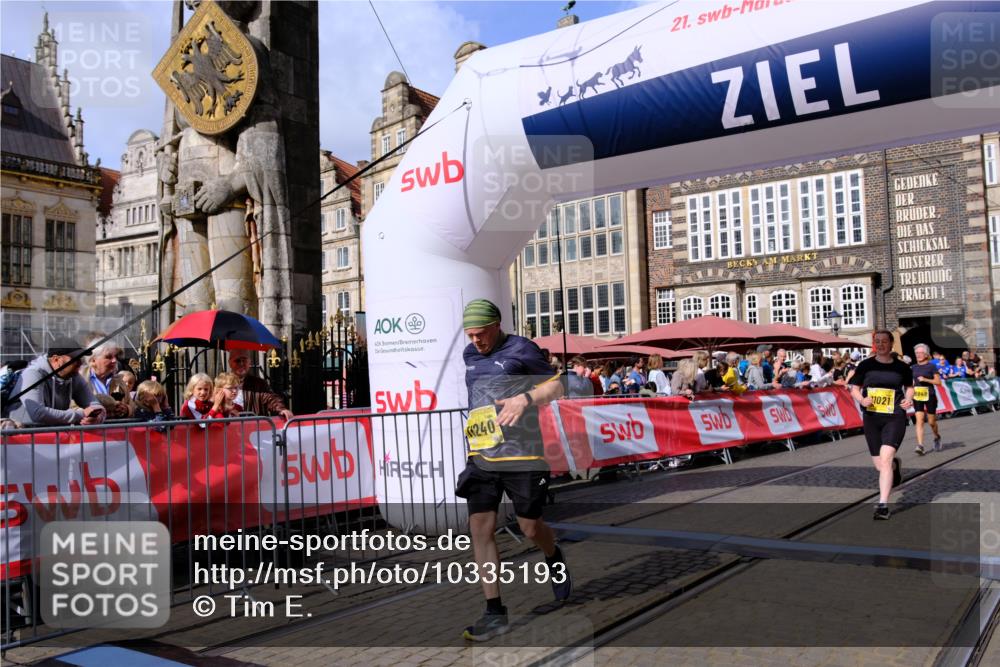13.09.2026 - 21. swb-Marathon Bremen Tim E. http://msf.ph/oto/10335193 13.09.2026 11:06:50 Ziel 10323, 10654, 10795, 10849, 10852, 10853, 10989, 11021, 11028, 11240, 11374, 11432, 11729, 12217, 12485 meine-sportfotos.de