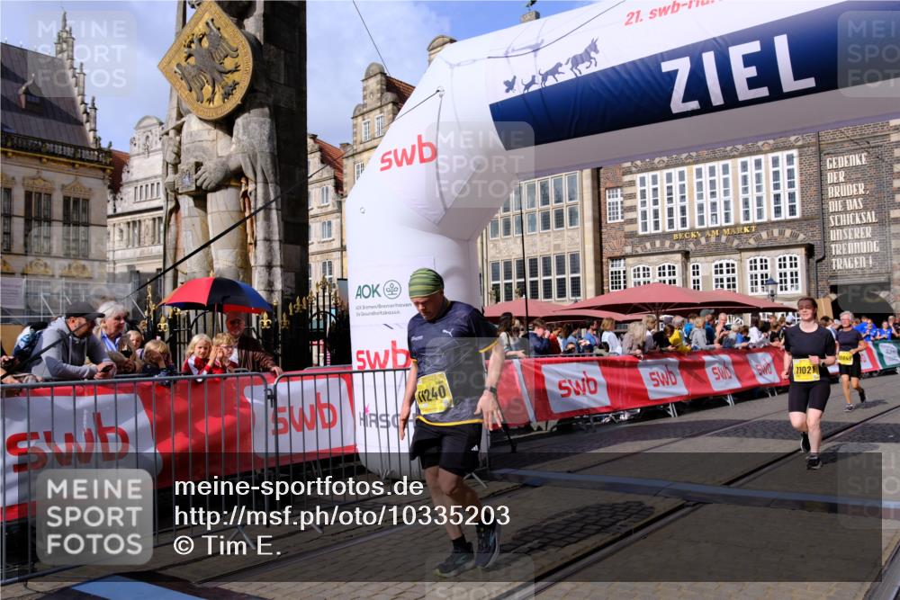 13.09.2026 - 21. swb-Marathon Bremen Tim E. http://msf.ph/oto/10335203 13.09.2026 11:06:50 Ziel 10323, 10654, 10795, 10849, 10852, 10853, 10989, 11021, 11028, 11240, 11374, 11432, 11729, 12217, 12485 meine-sportfotos.de