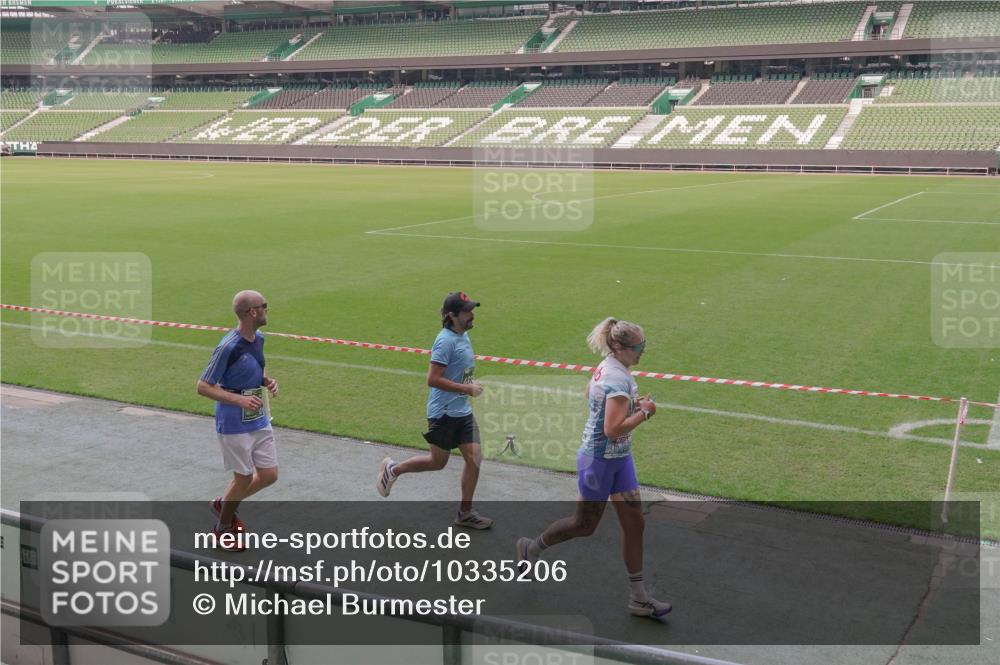 13.09.2026 - 21. swb-Marathon Bremen Michael Burmester http://msf.ph/oto/10335206 13.09.2026 13:09:41 Laufen im Stadion 164, 383, 391, 448, 532, 549, 563, 625, 813, 869, 898, 1025, 1072, 1124, 1150, 1180, 1289, 1398, 1559, 1855, 1867, 1880, 1899, 2041, 2202, 2208, 2229, 2232, 2243, 2268, 2339, 2380, 2413, 2429, 2441, 2467, 2471, 2525, 2530, 2553, 2573, 2594, 2635, 2682, 2692, 2714, 2717, 2727, 2785, 2823, 2841, 2897, 2920, 2930, 2931, 2932, 2941, 3032, 3063, 3067, 3086, 3089, 3122, 3291, 3316, 3333, 3398, 3410, 3437, 3707, 3769, 3857, 109 meine-sportfotos.de