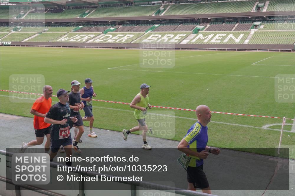 13.09.2026 - 21. swb-Marathon Bremen Michael Burmester http://msf.ph/oto/10335223 13.09.2026 13:09:43 Laufen im Stadion 164, 383, 391, 448, 532, 549, 563, 625, 813, 869, 898, 1025, 1072, 1124, 1150, 1180, 1289, 1398, 1559, 1855, 1867, 1880, 1894, 1899, 2041, 2202, 2208, 2229, 2232, 2243, 2268, 2284, 2339, 2380, 2413, 2429, 2441, 2467, 2471, 2525, 2530, 2553, 2573, 2594, 2635, 2682, 2692, 2714, 2717, 2727, 2785, 2823, 2841, 2897, 2920, 2930, 2931, 2932, 2941, 3032, 3063, 3067, 3086, 3089, 3122, 3291, 3316, 3333, 3398, 3410, 3437, 3707, 3769, 3857, 109 meine-sportfotos.de
