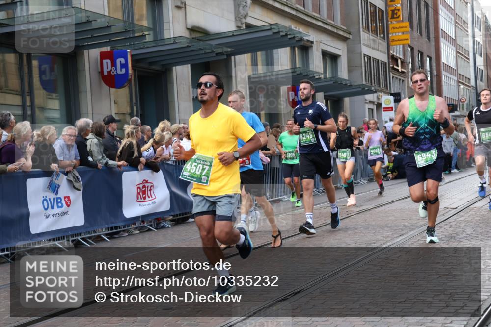 13.09.2026 - 21. swb-Marathon Bremen Strokosch-Dieckow http://msf.ph/oto/10335232 13.09.2026 13:24:45 Ziel 972, 1080, 1166, 1264, 1436, 1448, 2322, 2761, 3015, 3105, 4091, 4113, 4459, 4507, 4918, 4973, 6079, 6360, 6544, 6943, 7306, 7326, 7409, 7854, 8245, 8853, 9073, 9152, 9360, 9493, 13088, 282, 789, 790, 1516, 1582, 2280, 3375, 3524, 3994, 4198, 4262, 4277, 5328, 5572, 5664, 5668, 5669, 5953, 6080, 6626, 6807, 7568, 8310, 8636, 8784, 8881, 9264, 9541, 9573, 9676, 10069, 10071, 10097, 10103 meine-sportfotos.de