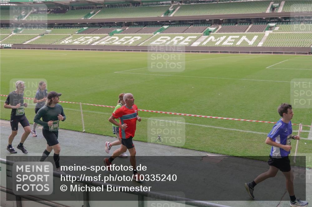 13.09.2026 - 21. swb-Marathon Bremen Michael Burmester http://msf.ph/oto/10335240 13.09.2026 13:09:46 Laufen im Stadion 164, 383, 391, 448, 532, 549, 563, 625, 813, 869, 898, 1025, 1072, 1124, 1150, 1180, 1289, 1398, 1559, 1855, 1867, 1880, 1894, 1899, 2041, 2202, 2208, 2229, 2232, 2243, 2268, 2284, 2339, 2342, 2380, 2413, 2429, 2441, 2467, 2471, 2525, 2530, 2553, 2573, 2594, 2682, 2692, 2714, 2717, 2727, 2785, 2823, 2841, 2897, 2920, 2930, 2931, 2932, 2941, 3032, 3063, 3067, 3086, 3089, 3122, 3291, 3316, 3333, 3370, 3398, 3410, 3437, 3707, 3769, 3857, 109 meine-sportfotos.de